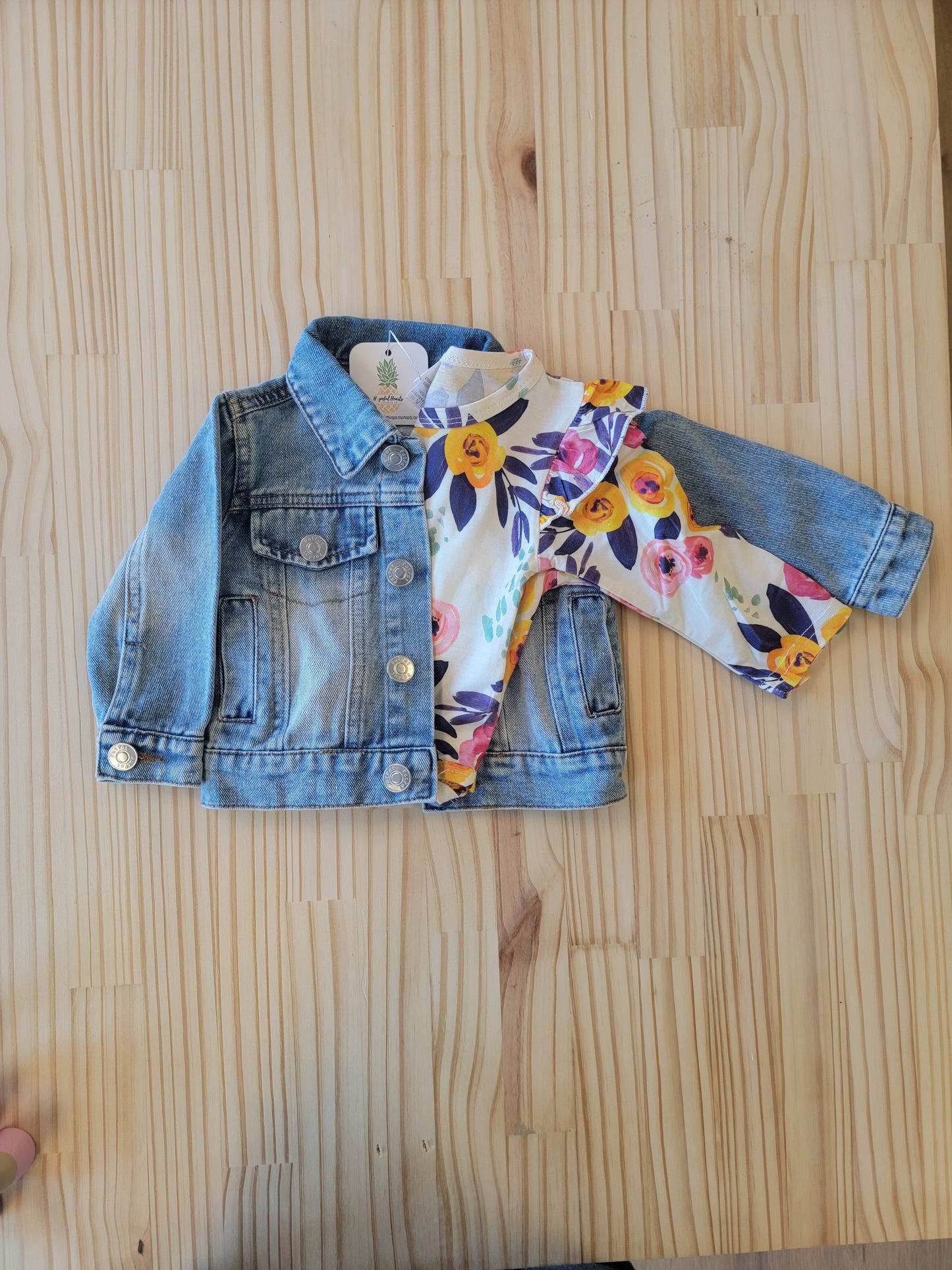 Floral Bamboo Baby Onesie – Soft & Breathable Infant Bodysuit