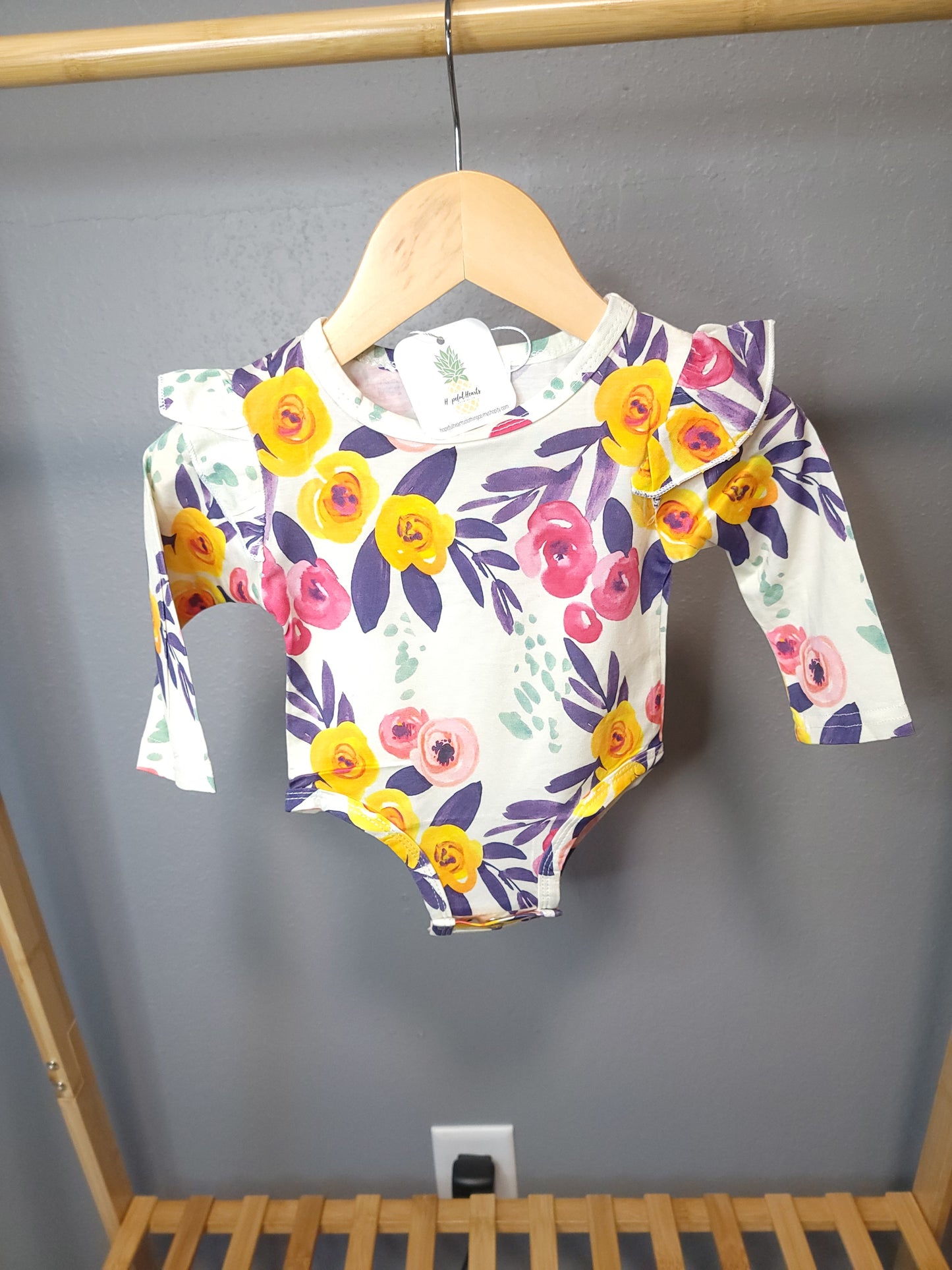 Floral Bamboo Baby Onesie – Soft & Breathable Infant Bodysuit