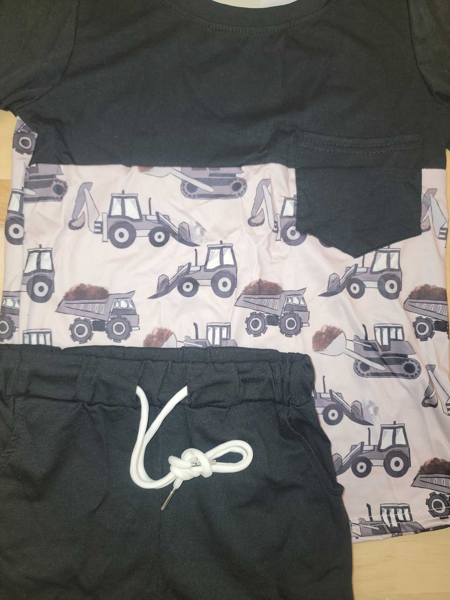 Children’s construction-themed shorts set, comfortable and sturdy outdoor playwear