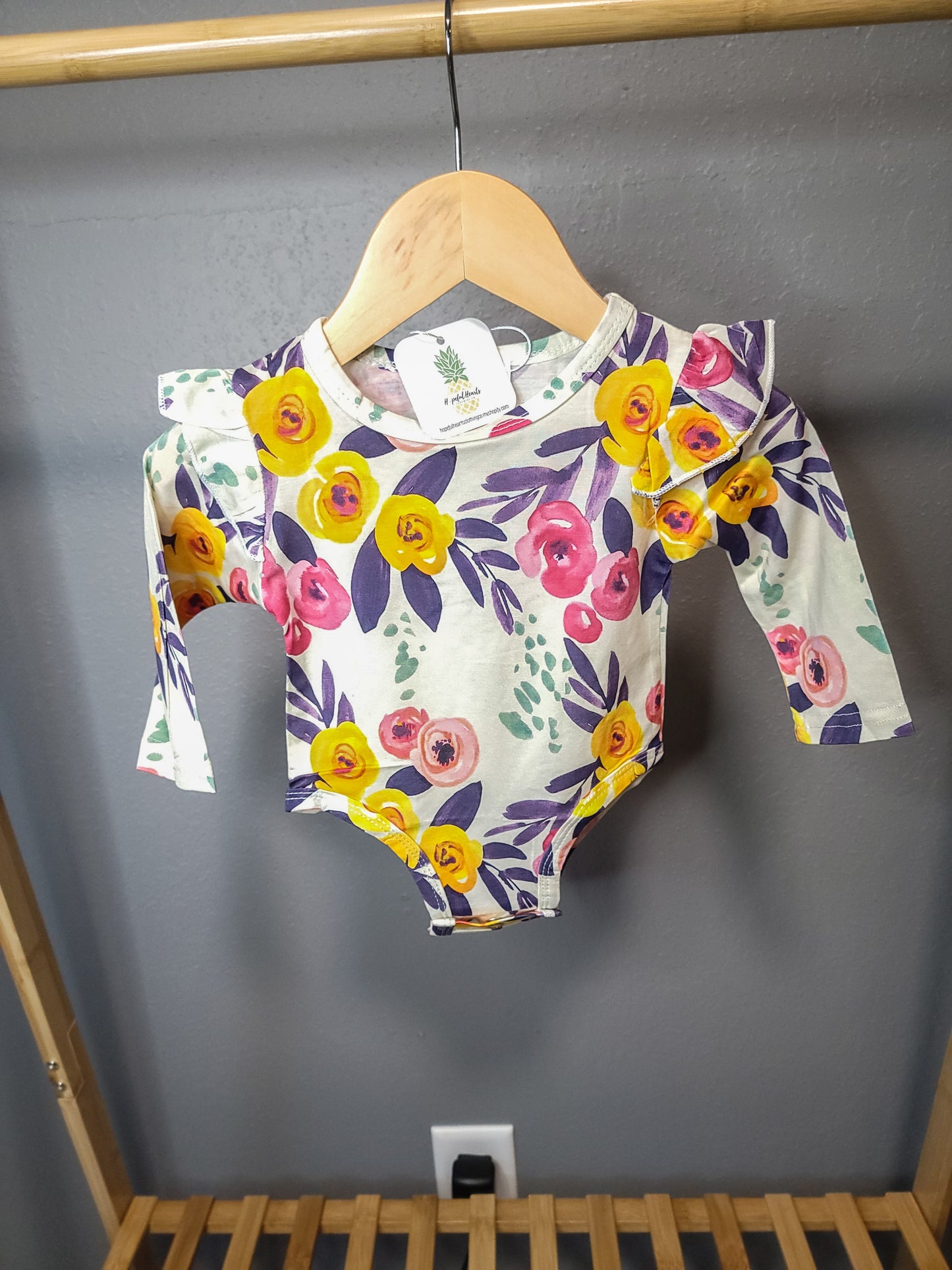 Floral Bamboo Baby Onesie – Soft & Breathable Infant Bodysuit