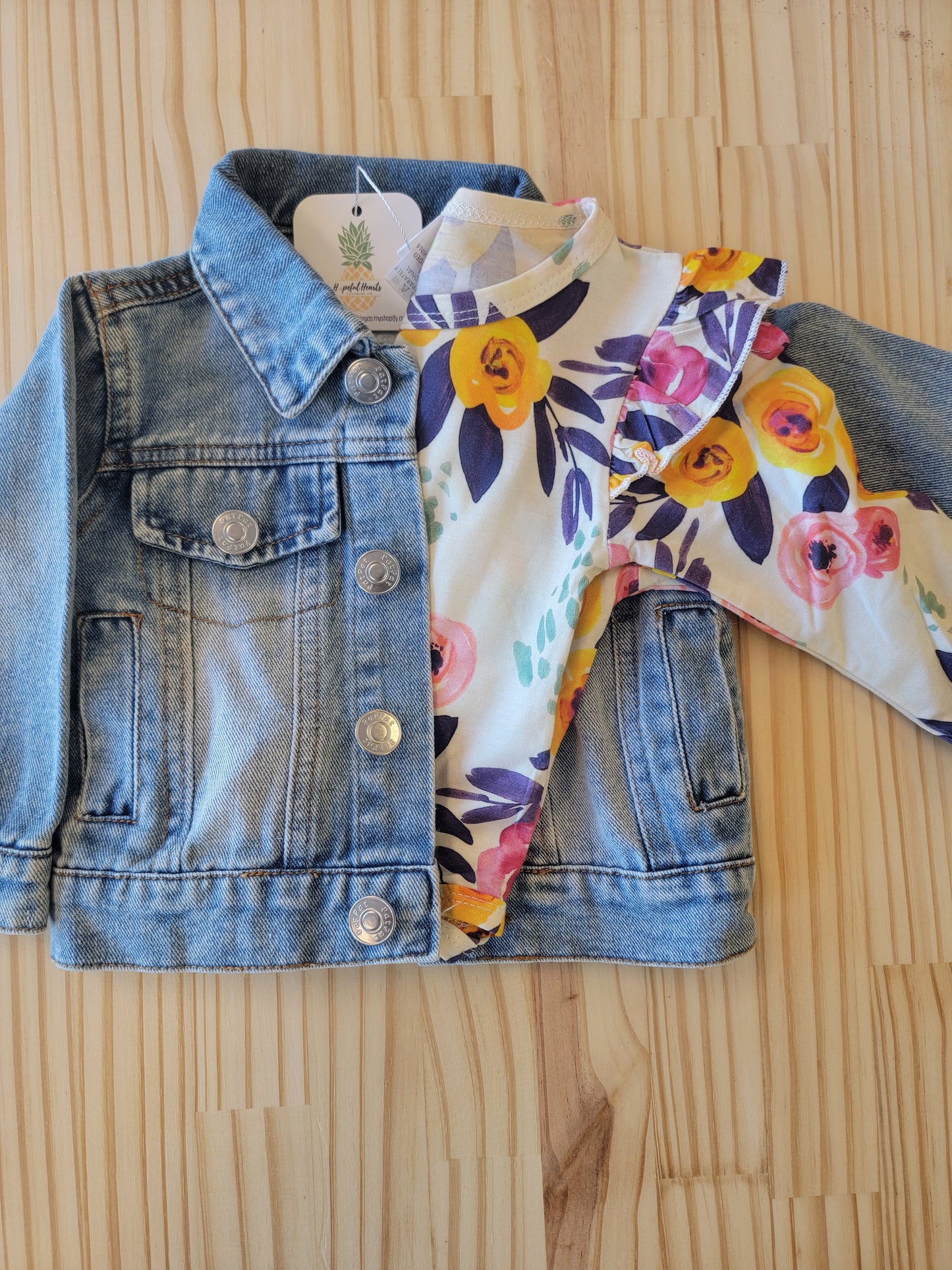 Floral Bamboo Baby Onesie – Soft & Breathable Infant Bodysuit