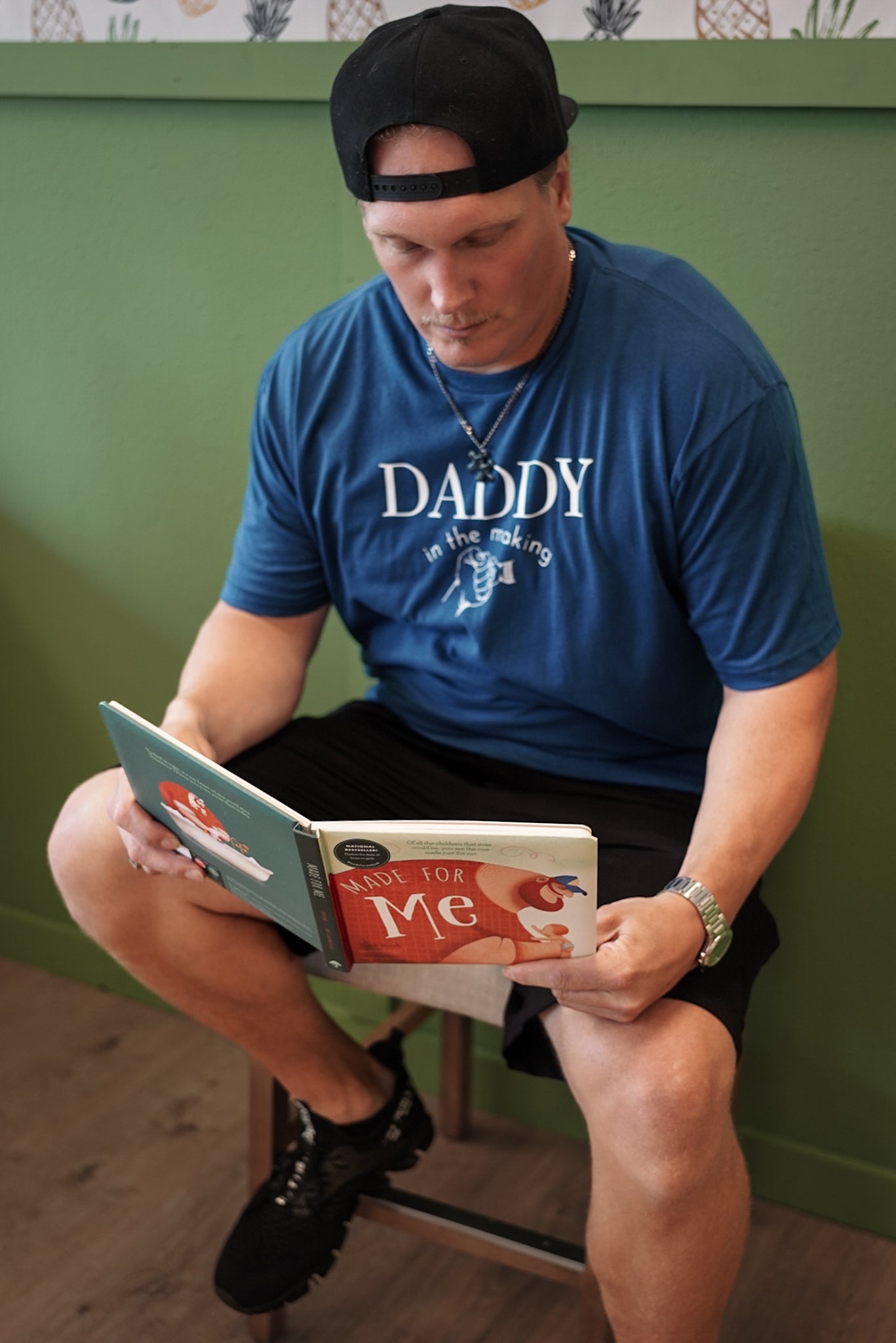 Daddy In The Making unisex cotton t-shirt with blue fist bump graphic, stylish shirt for expectant fathers