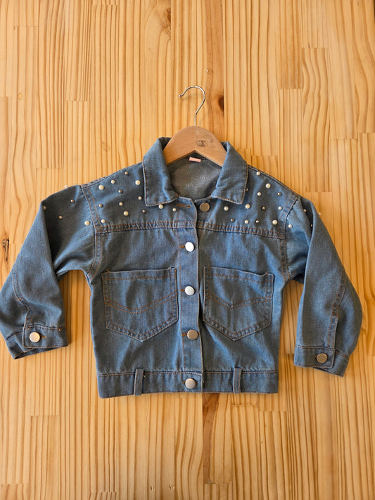 Girls’ denim jacket with delicate pearl embellishments, stylish and durable outerwear for everyday wear